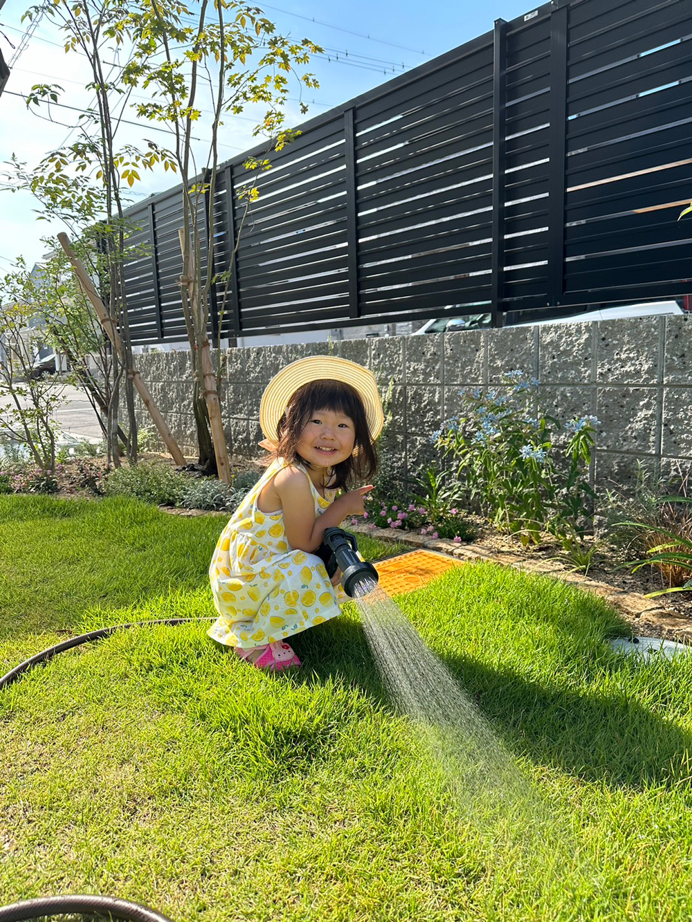毎朝水やりをする娘の嬉しそうな顔を見て、初めて「生きた庭」になったと喜びをかみしめています。