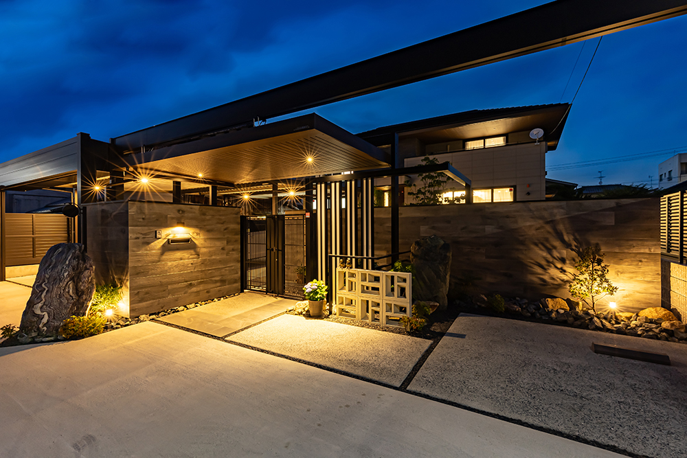 建て替えで叶える理想の家と庭|岡山市の新築外構施工事例アフター