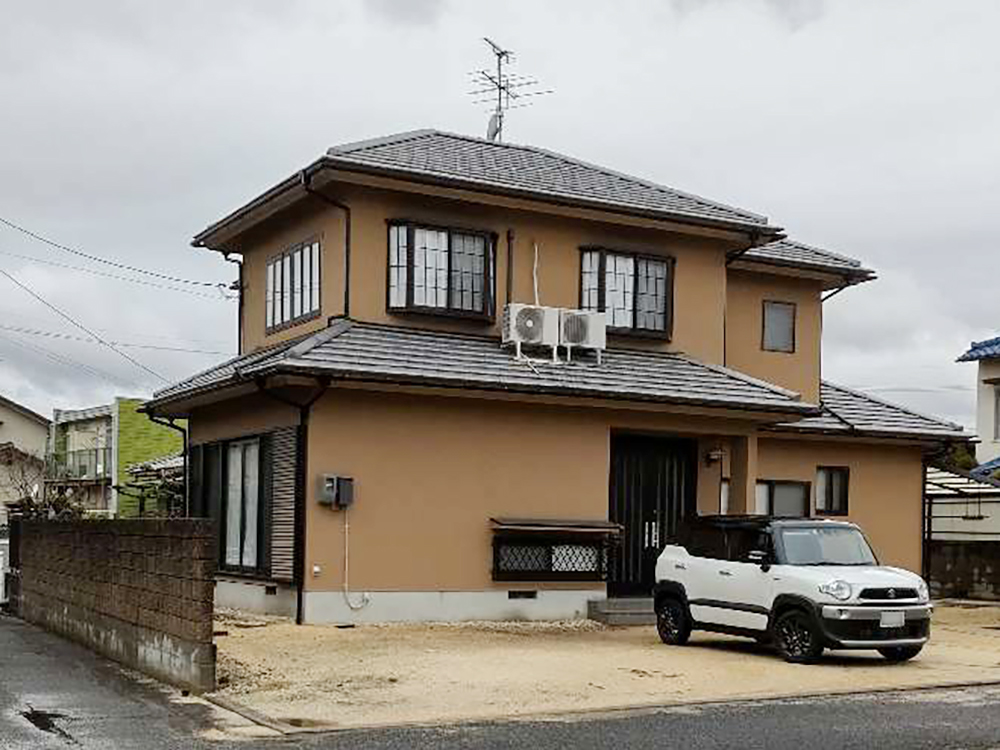 広い敷地を活かした重厚感のある外構（目隠し格子・植栽）｜岡山市北区リフォーム外構施工事例